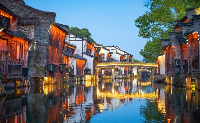 “旅游+夜市”激活小鎮夜經濟 烏鎮如意橋夜市迎客，旅游業務新引擎